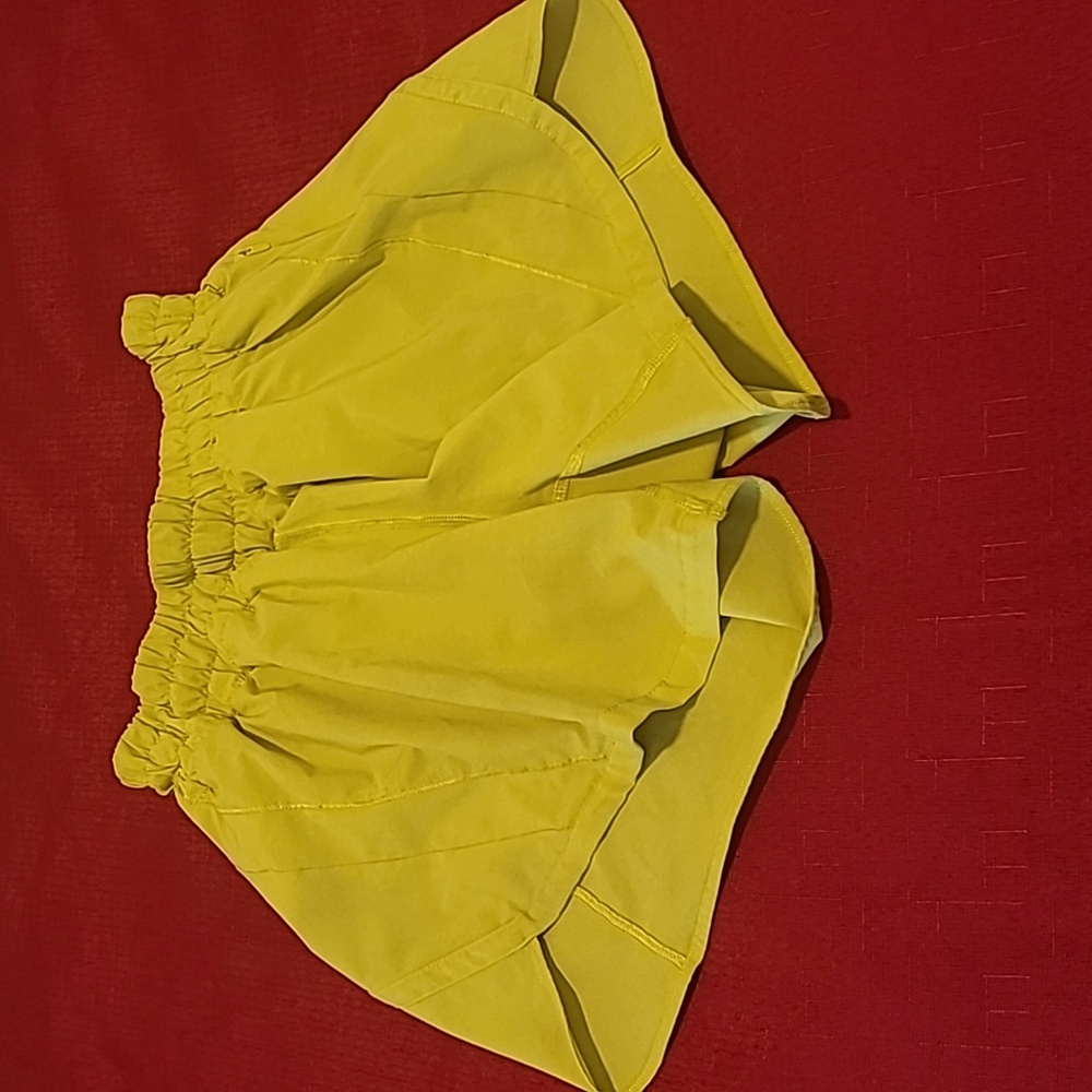 Lululemon Atletica Active Short, Size 6, Color Yellow Neon 💛